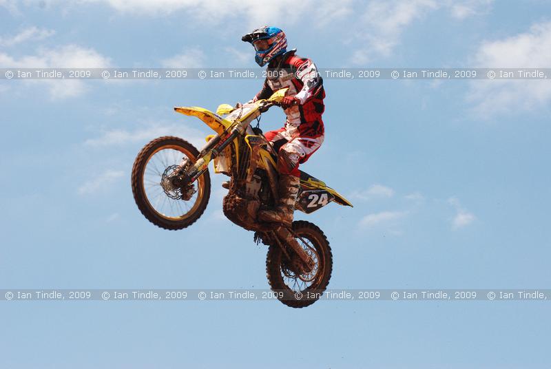 IGT-090530-4527 - #24 Antonio Butron Oliva MX2